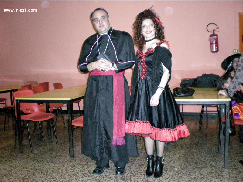 Venanzio Maurici vestito da Cardinale al carnevale riesino