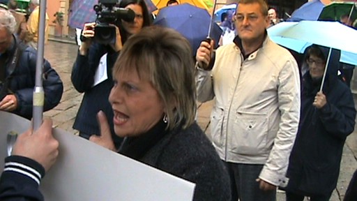 Sonia Masini, presidente Provincia Reggio Emilia, aggredisce chi ricordano che lei negava...